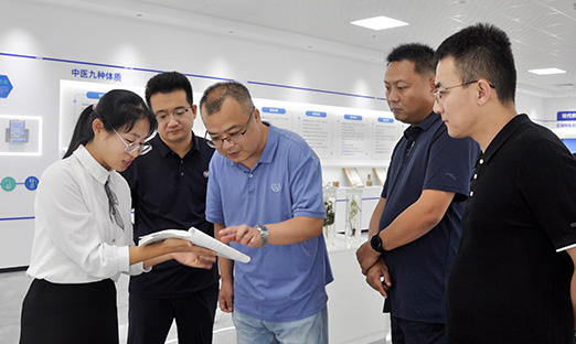枣庄市市中区政协副主席、工商联主席张兵莅临言鼎集团，共商大健康产业创新发展