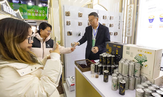 言鼎集团亮相汉交会丨AI“大头机器人”与植物干细胞饮品引领健康科技新浪潮